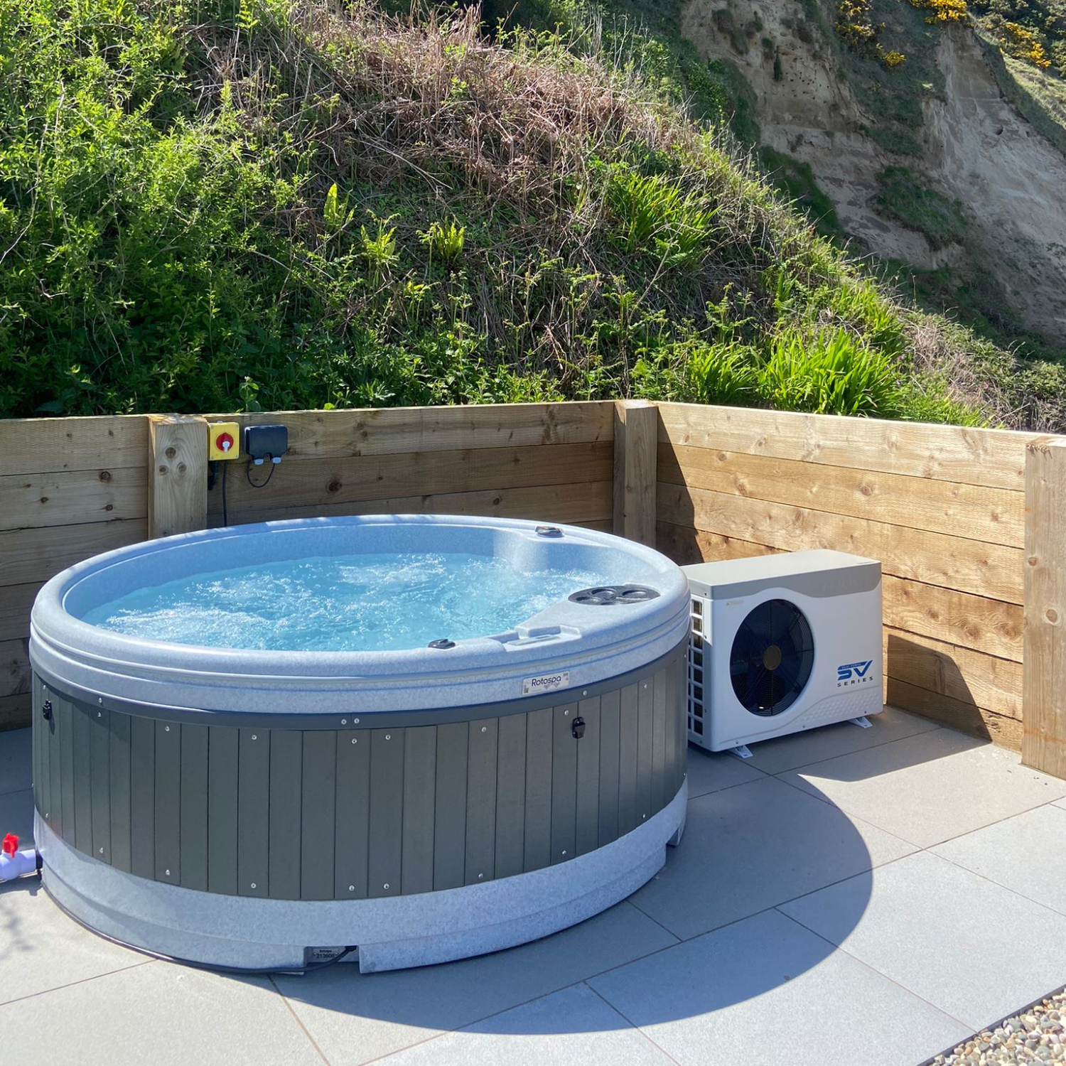 Rotospa QuatroSpa 6 Person Round Hot Tub