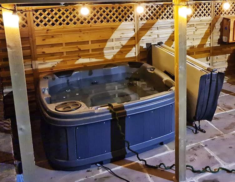 Rotospa DuraSpa S160 6 Person Hot Tub