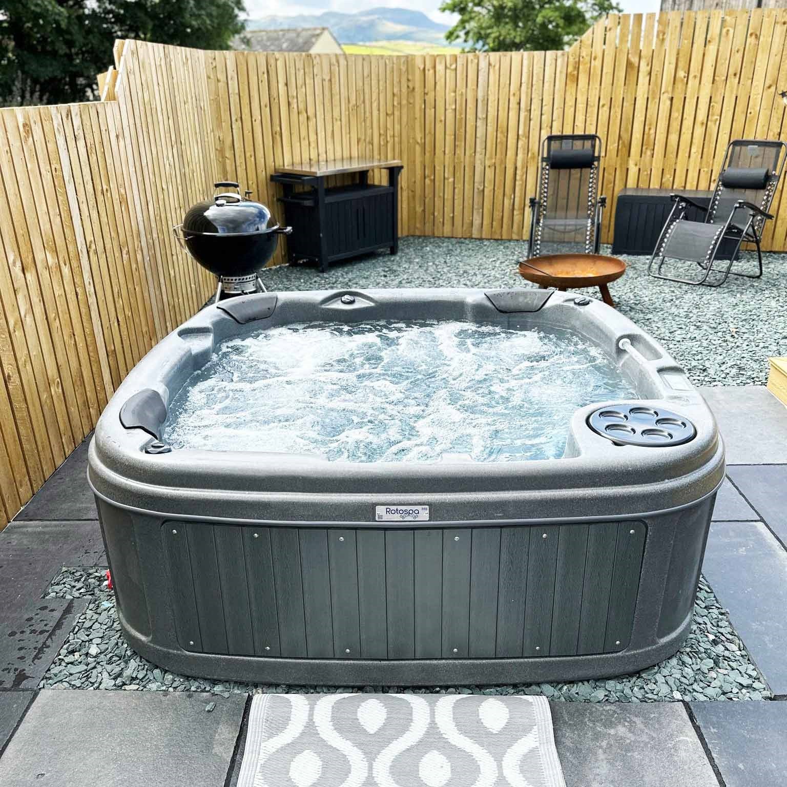 Rotospa 5 - 6 Person Hot Tub - DuraSpa S380