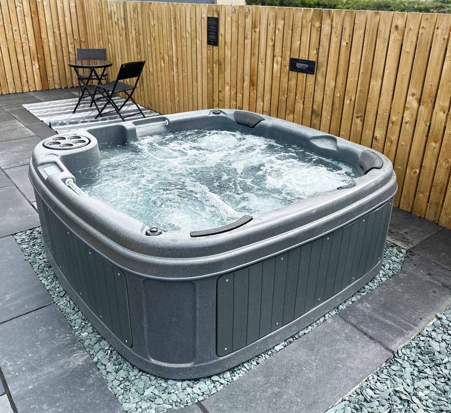 Rotospa DuraSpa S160 6 Person Hot Tub