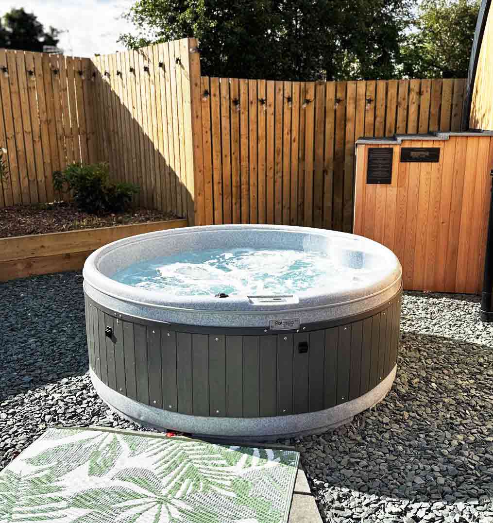 Rotospa QuatroSpa 6 Person Round Hot Tub