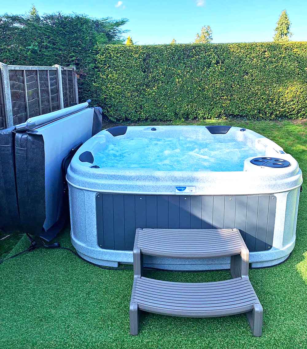 Rotospa DuraSpa S160 6 Person Hot Tub