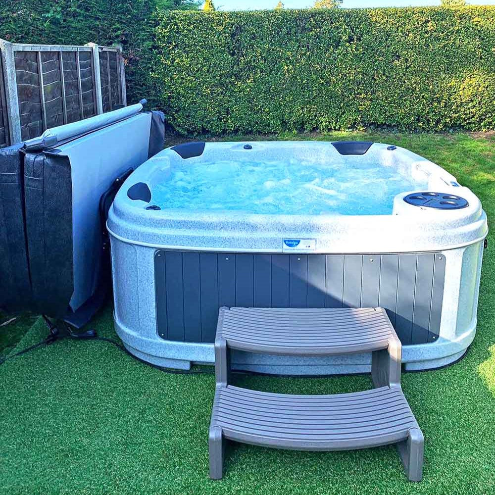 Rotospa 5 - 6 Person Hot Tub - DuraSpa S380