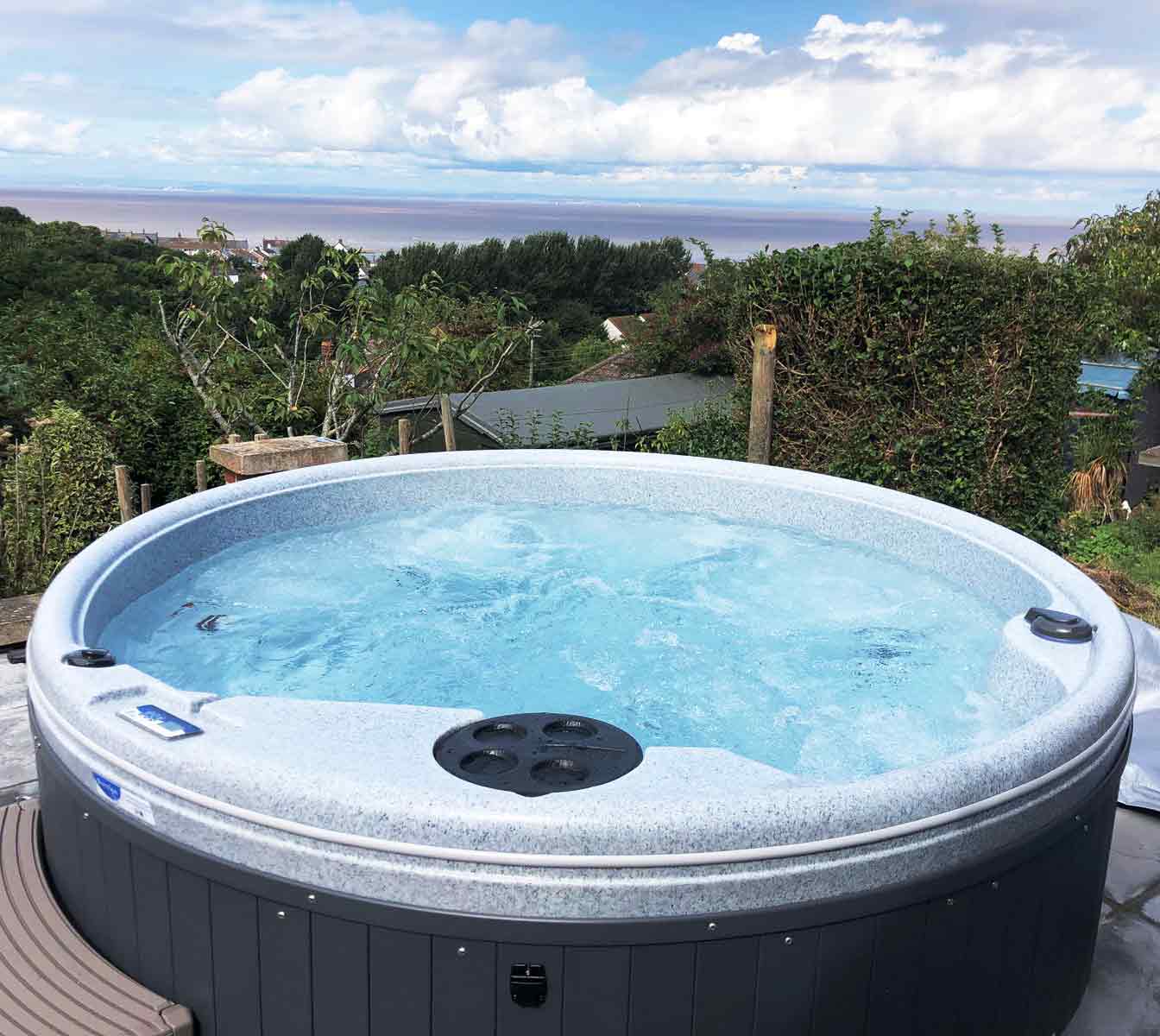 Rotospa QuatroSpa 6 Person Round Hot Tub