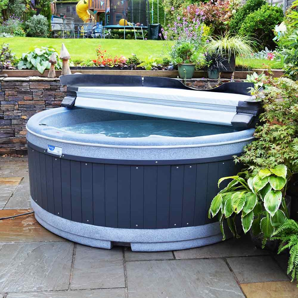 Rotospa Orbis Round 4- 5 Persons Hot Tub